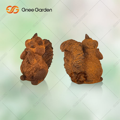 OEM ODM आउटडोर धातु मूर्तिकला गिलहरी गार्डन आभूषण हाथ से तैयार की जाती है: